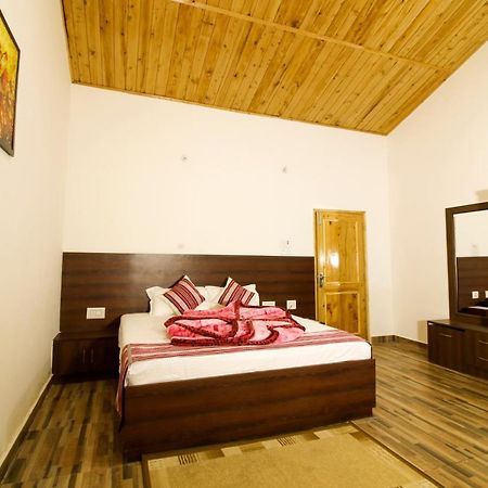 Chaman Vatika Hotel Kulu Exterior foto